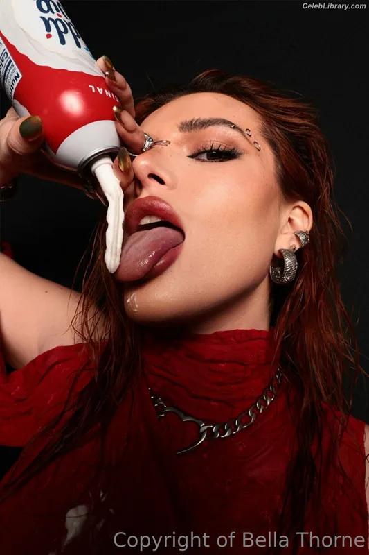 Bella Thorne photo 13 of 3680