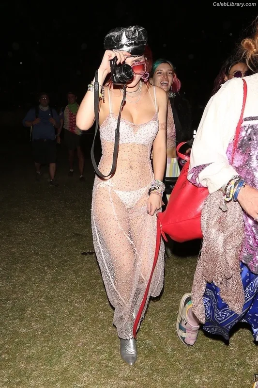 Bella Thorne photo 20 of 3680