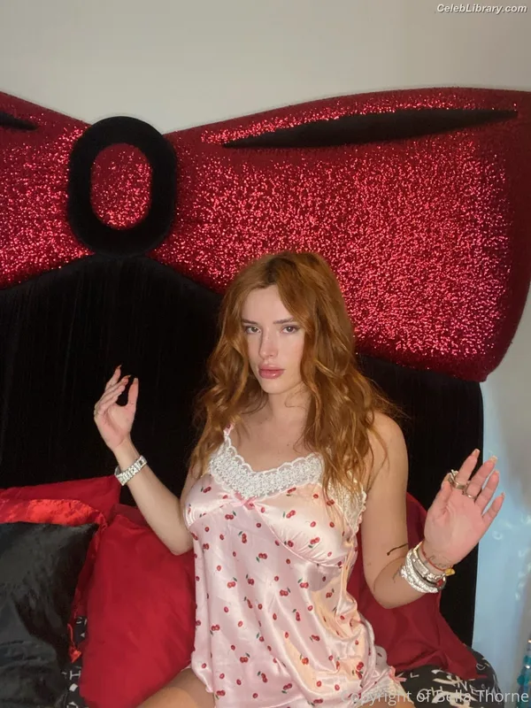 Bella Thorne photo 12 of 3680