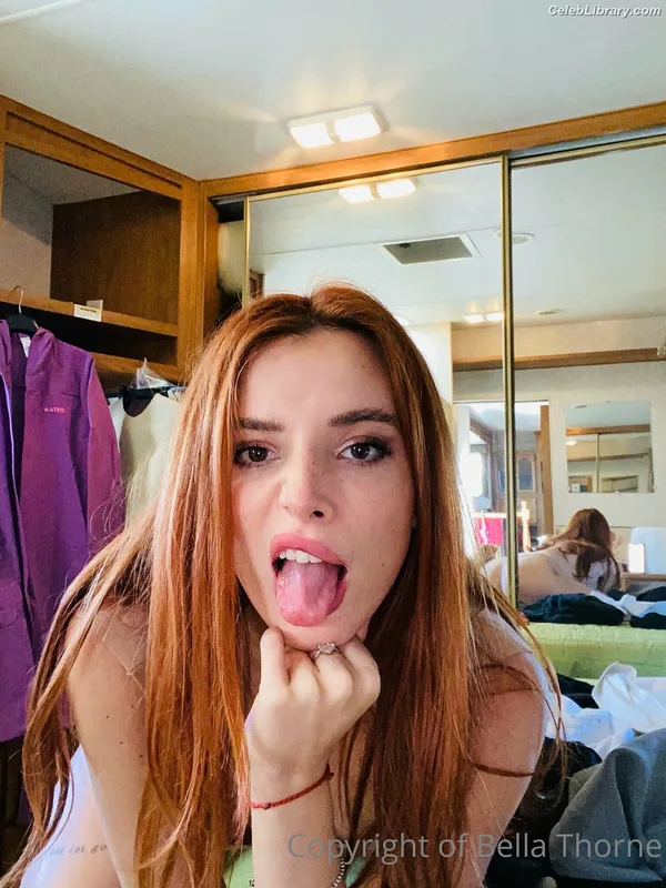 Bella Thorne photo 20 of 3680