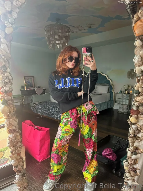 Bella Thorne photo 14 of 3680