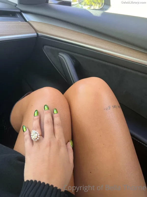 Bella Thorne photo 16 of 3680