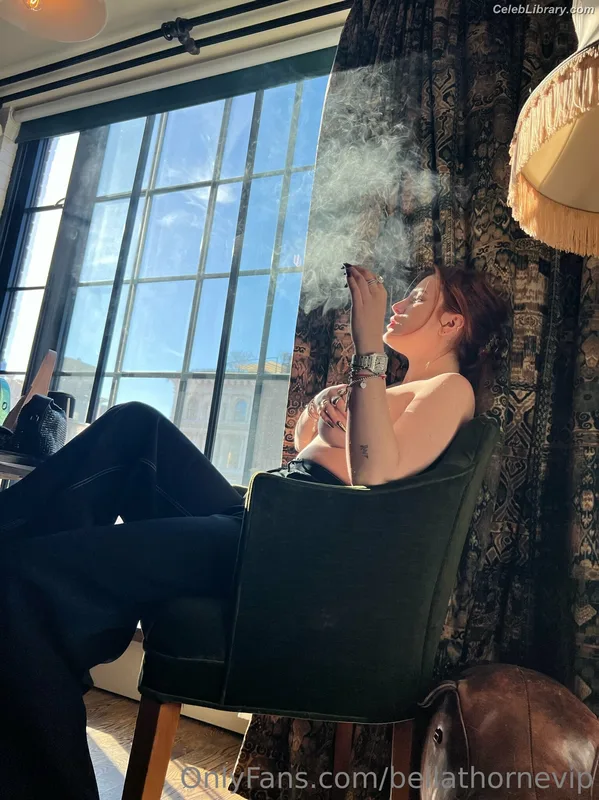 Bella Thorne photo 2 of 3680