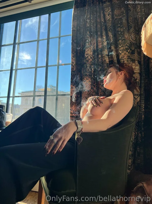 Bella Thorne photo 5 of 3680