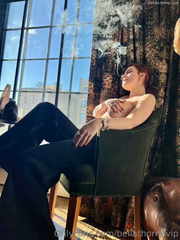 Bella Thorne photo 10 of 3680