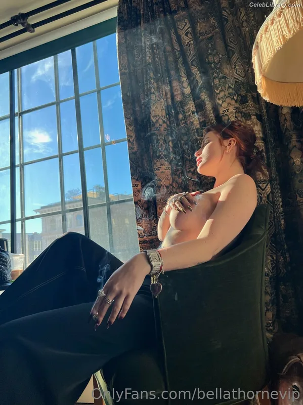 Bella Thorne photo 12 of 3680