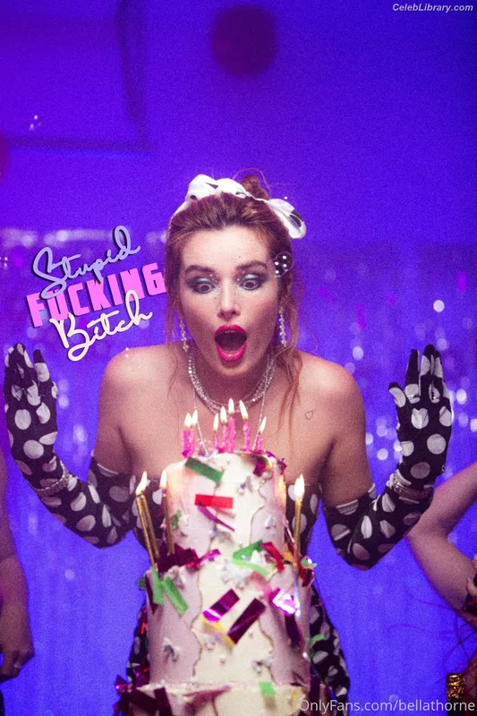 Bella Thorne photo 11 of 3680