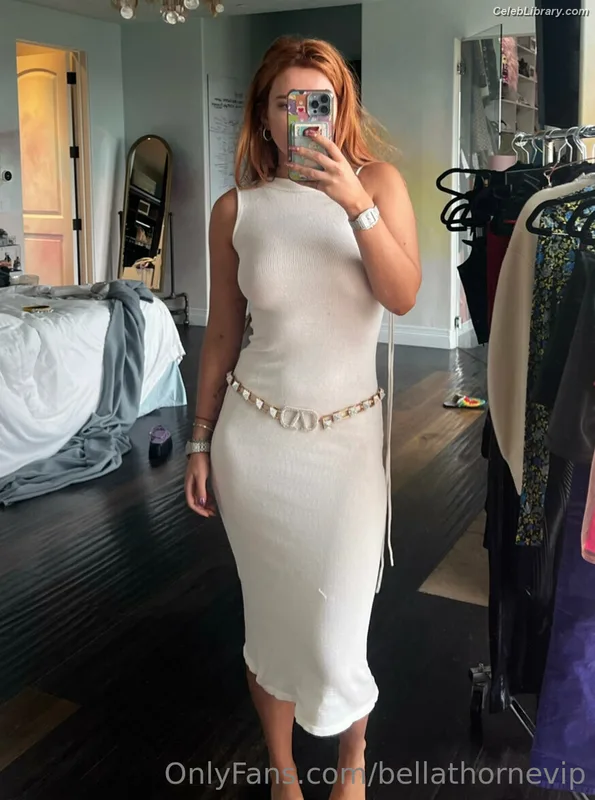 Bella Thorne photo 1 of 3680
