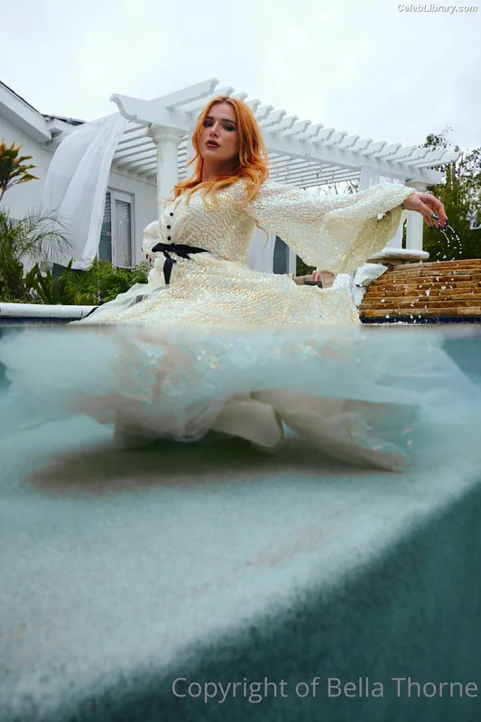 Bella Thorne photo 24 of 3680