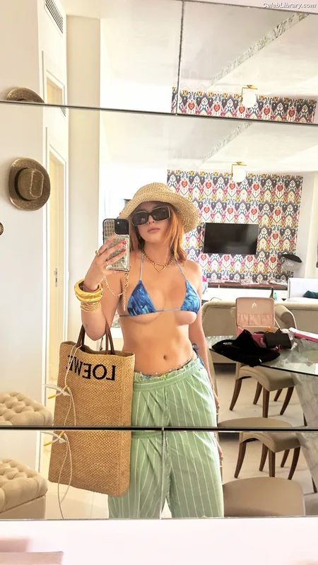 Bella Thorne photo 3 of 3680