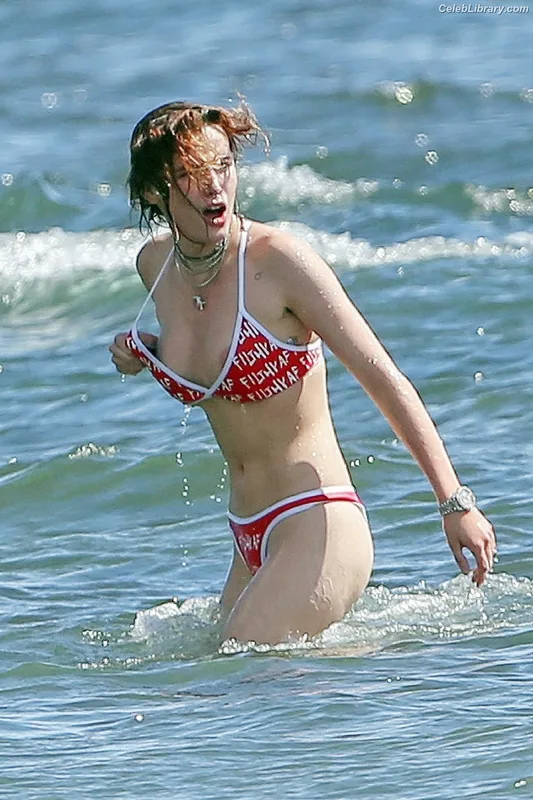 Bella Thorne photo 16 of 3680