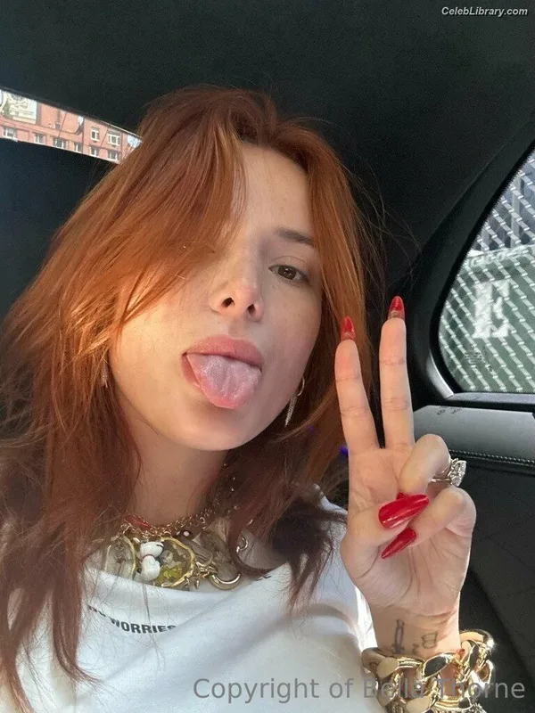 Bella Thorne photo 3 of 3680