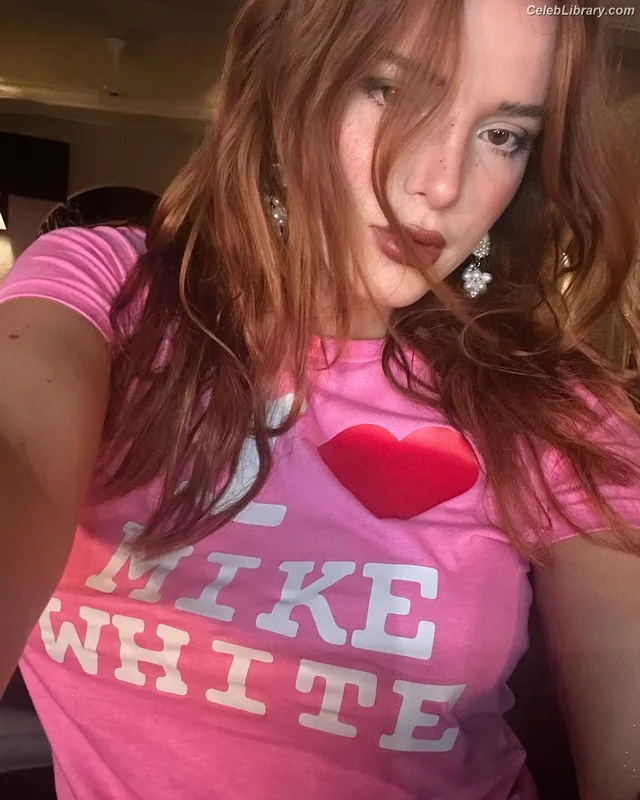 Bella Thorne photo 8 of 3680