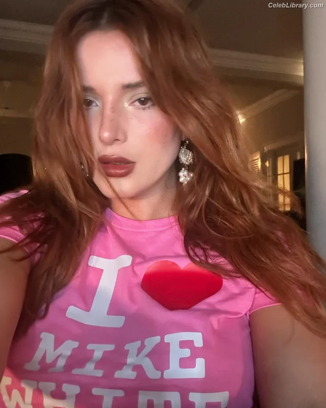 Bella Thorne photo 9 of 3680