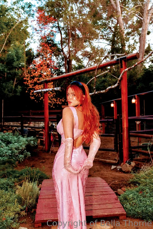 Bella Thorne photo 11 of 3680