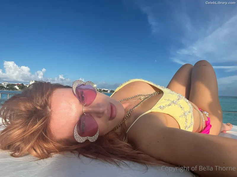 Bella Thorne photo 12 of 3680