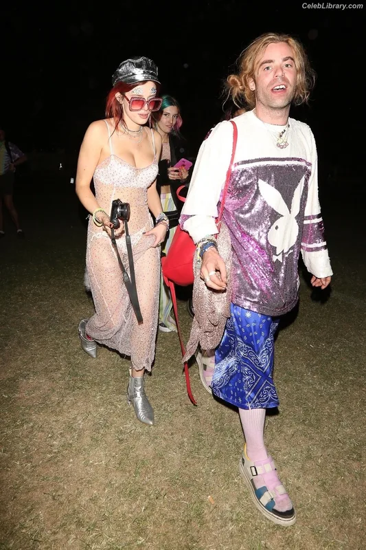 Bella Thorne photo 16 of 3680