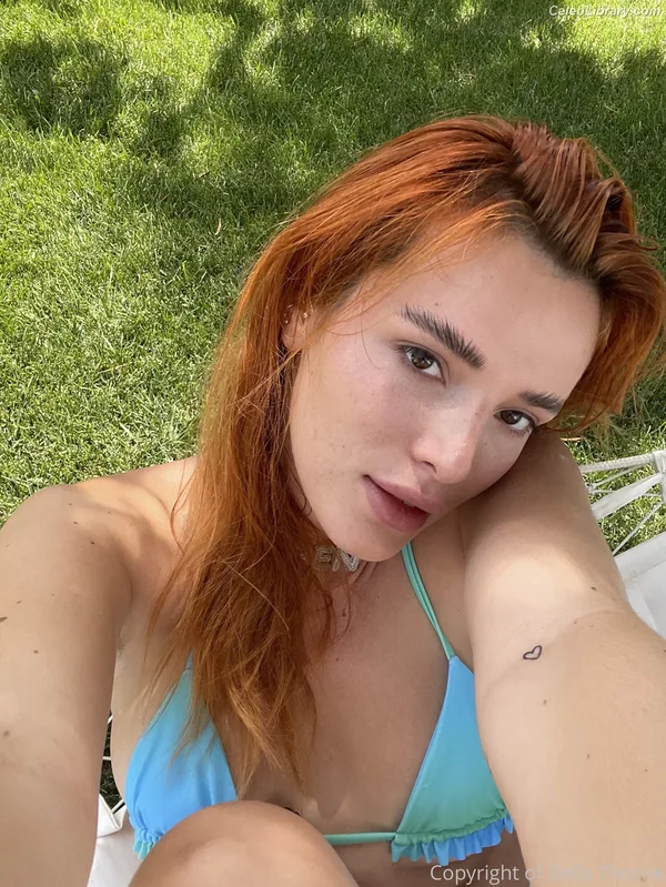 Bella Thorne photo 20 of 3680