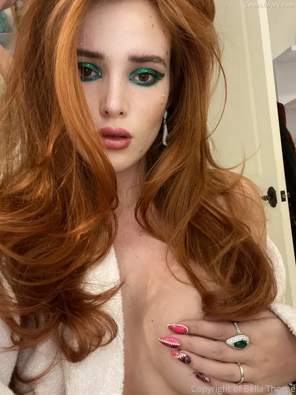Bella Thorne photo 22 of 3680