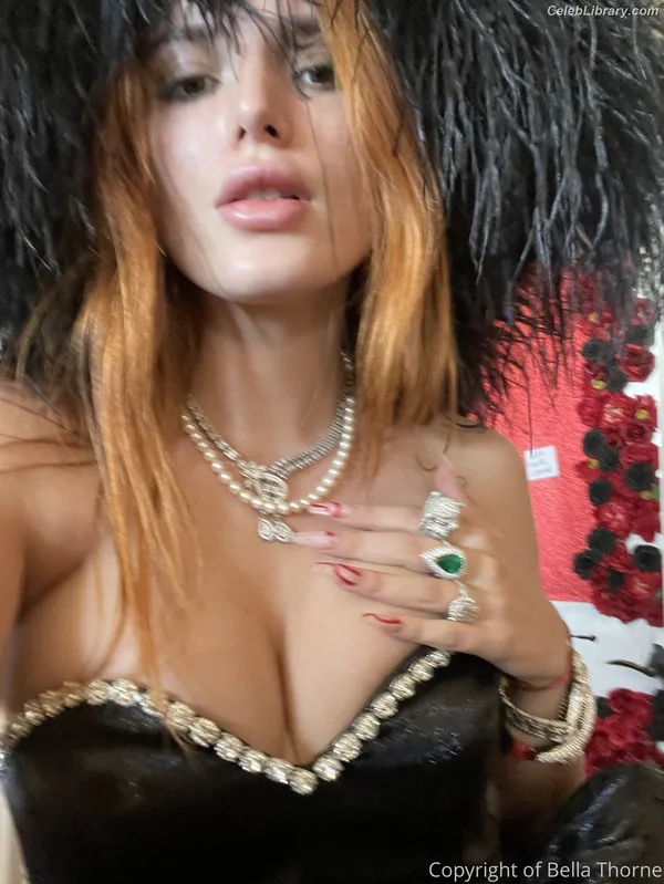 Bella Thorne photo 24 of 3680