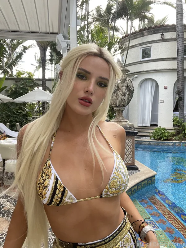Bella Thorne photo 2 of 3680