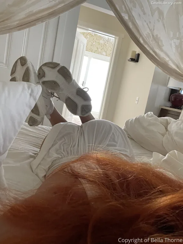 Bella Thorne photo 3 of 3680