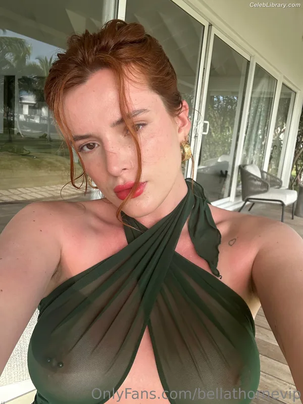 Bella Thorne photo 5 of 3680