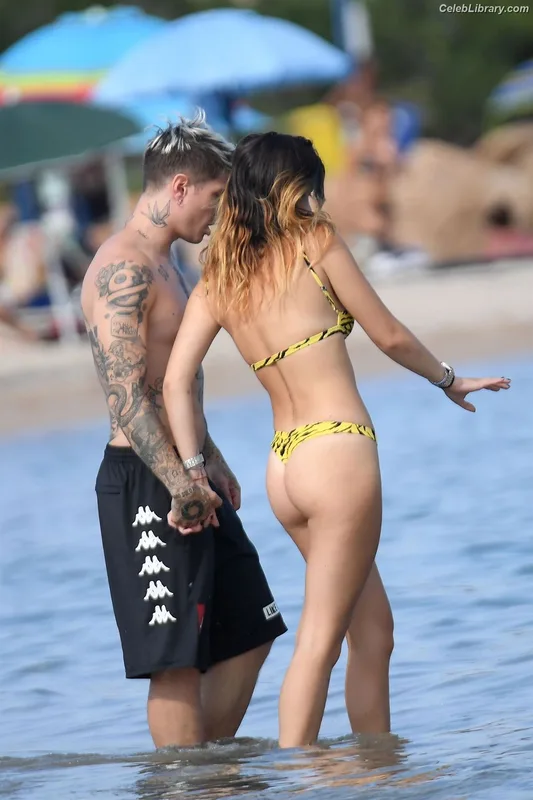 Bella Thorne photo 6 of 3680