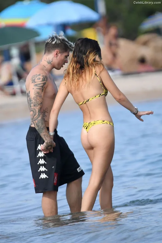 Bella Thorne photo 14 of 3680