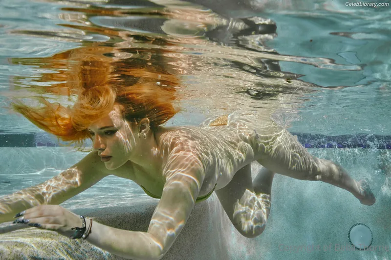 Bella Thorne photo 3 of 3680