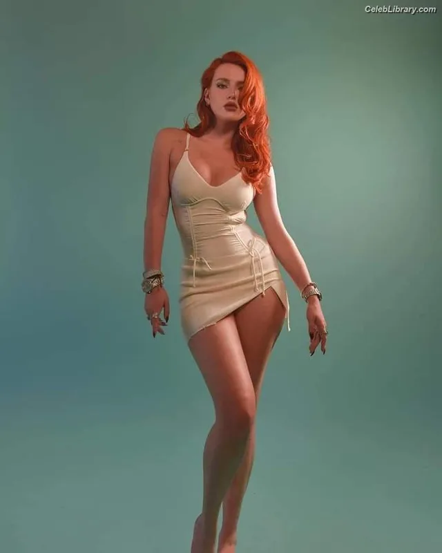 Bella Thorne photo 5 of 3680