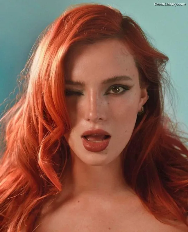 Bella Thorne photo 6 of 3680