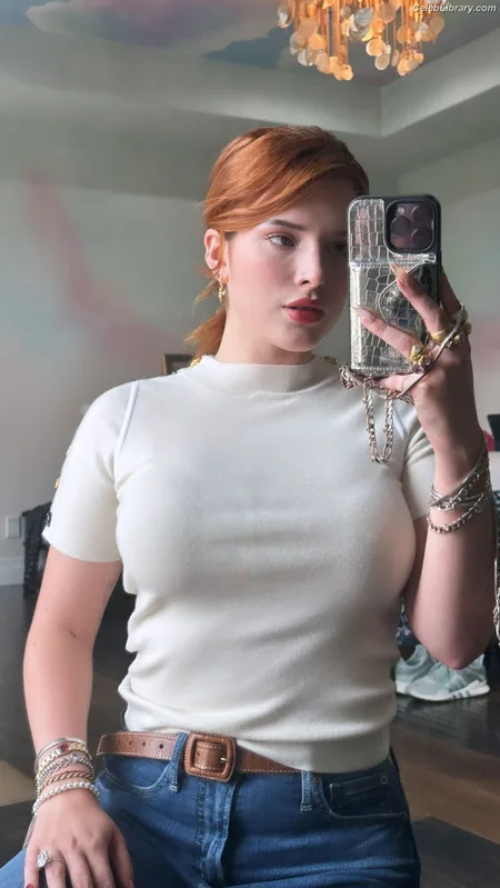 Bella Thorne photo 7 of 3680