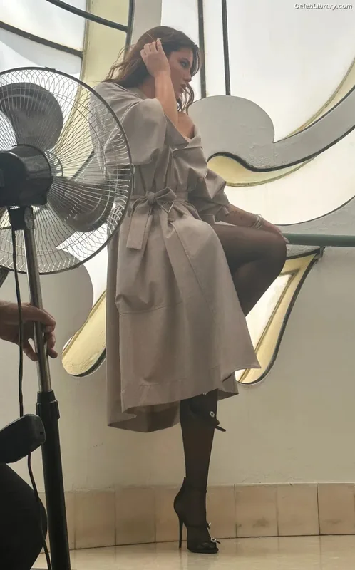 Bella Thorne photo 2 of 3680