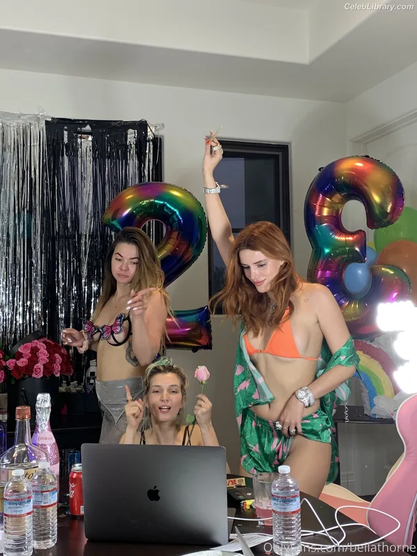 Bella Thorne photo 8 of 3680