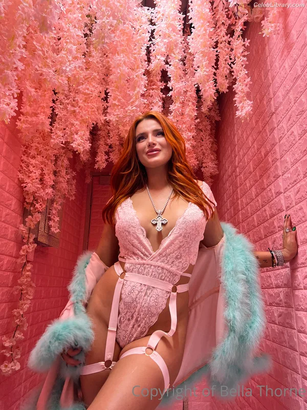 Bella Thorne photo 3 of 3680