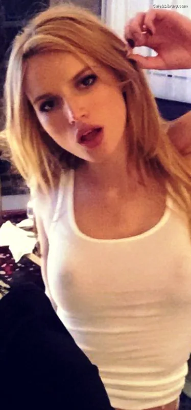 Bella Thorne photo 16 of 3680