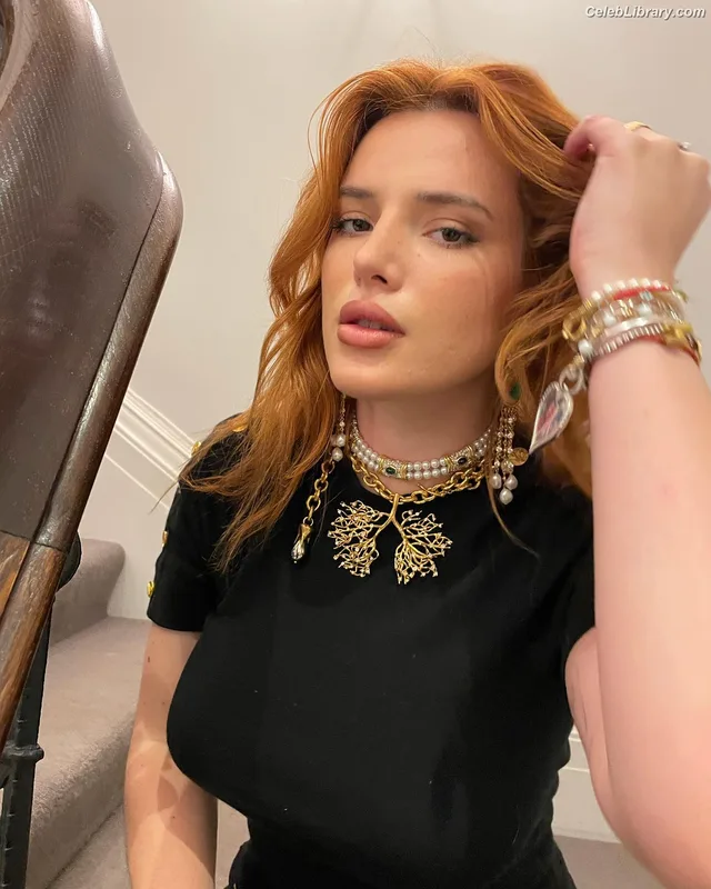 Bella Thorne photo 12 of 3680