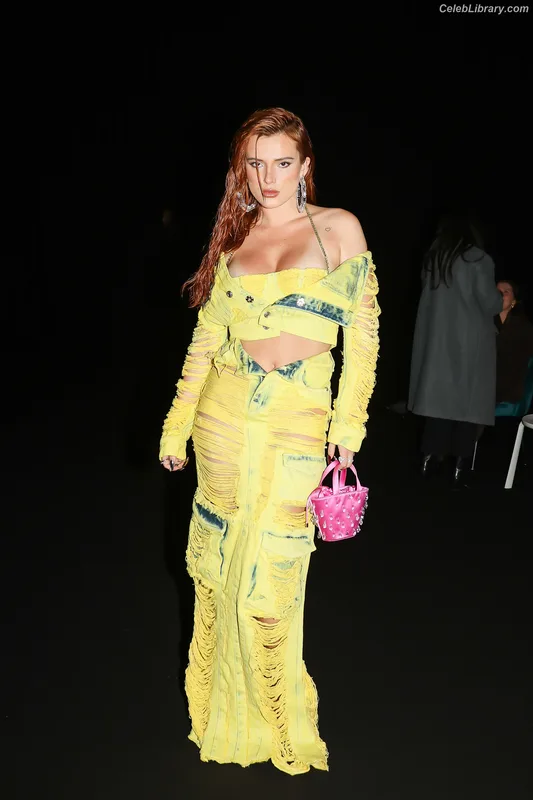 Bella Thorne photo 22 of 3680
