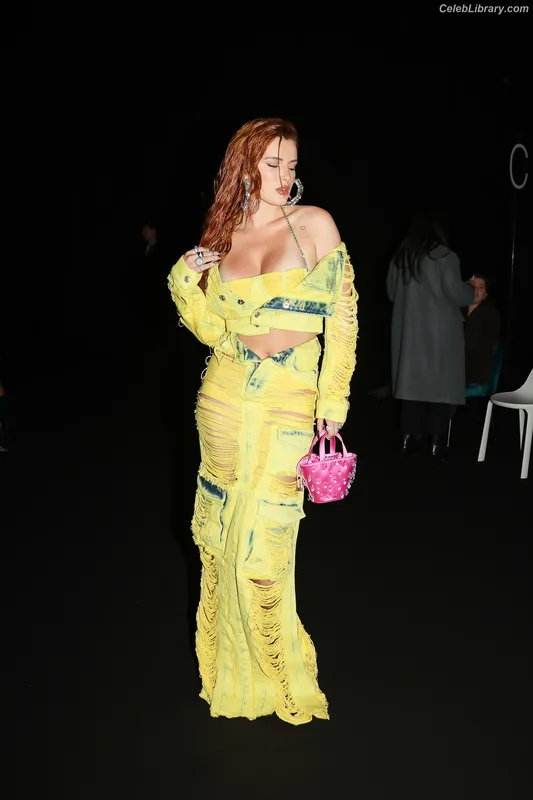 Bella Thorne photo 23 of 3680