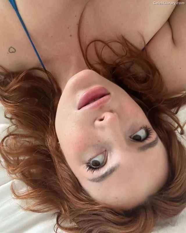 Bella Thorne photo 20 of 3680