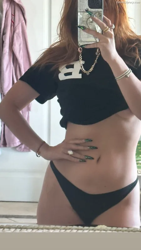Bella Thorne photo 11 of 3680