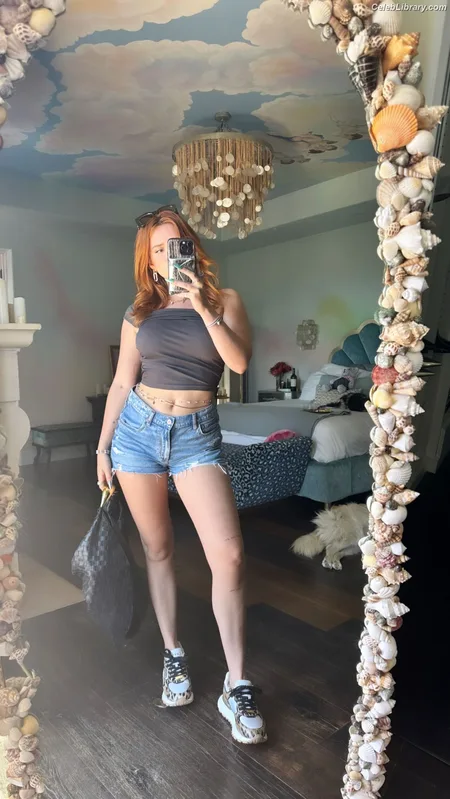 Bella Thorne photo 16 of 3680