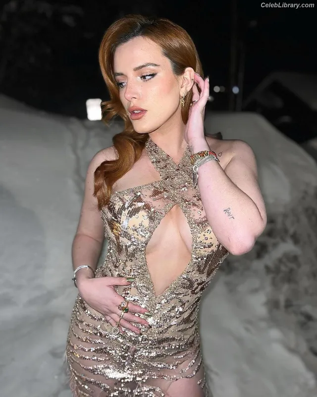 Bella Thorne photo 24 of 3680