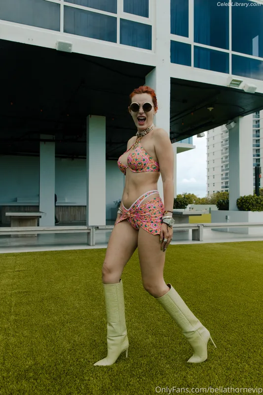 Bella Thorne photo 12 of 3680