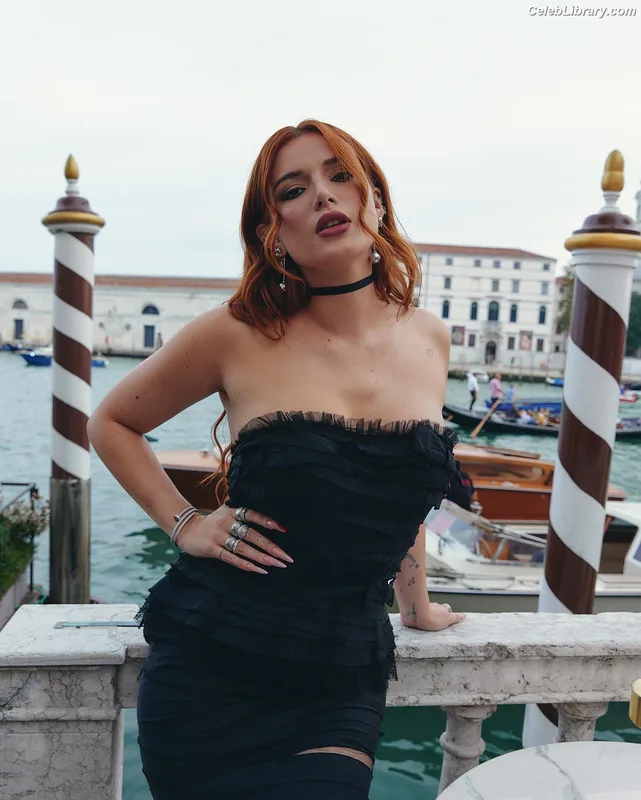 Bella Thorne photo 15 of 3680