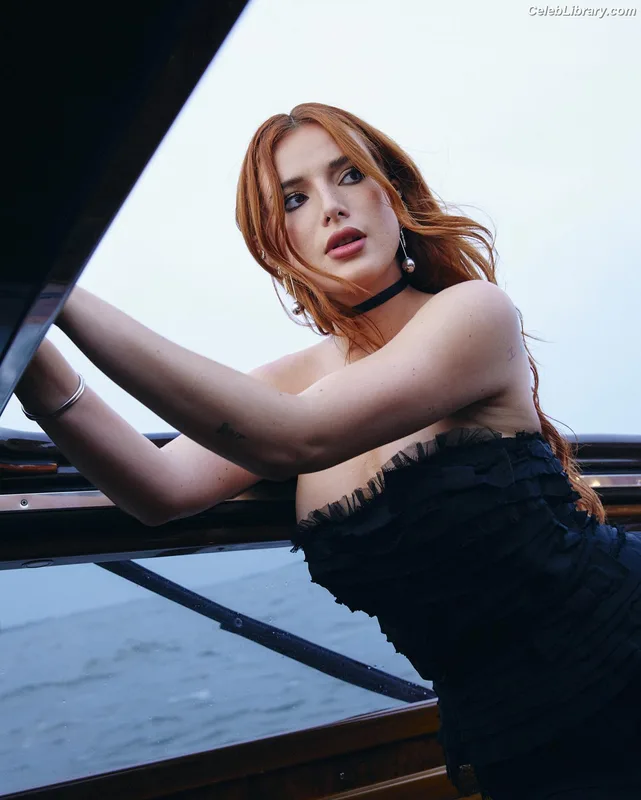 Bella Thorne photo 16 of 3680