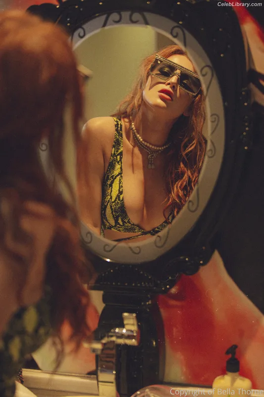 Bella Thorne photo 1 of 3680