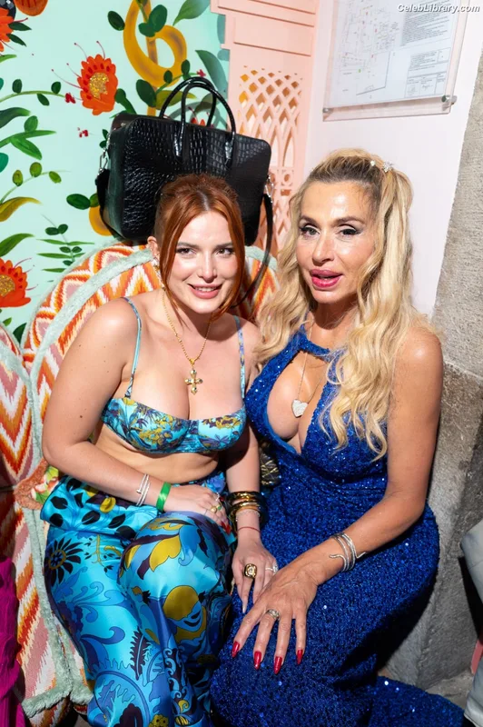 Bella Thorne photo 10 of 3680