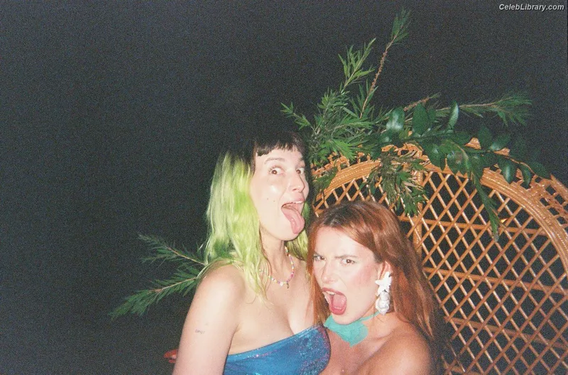 Bella Thorne photo 24 of 3680
